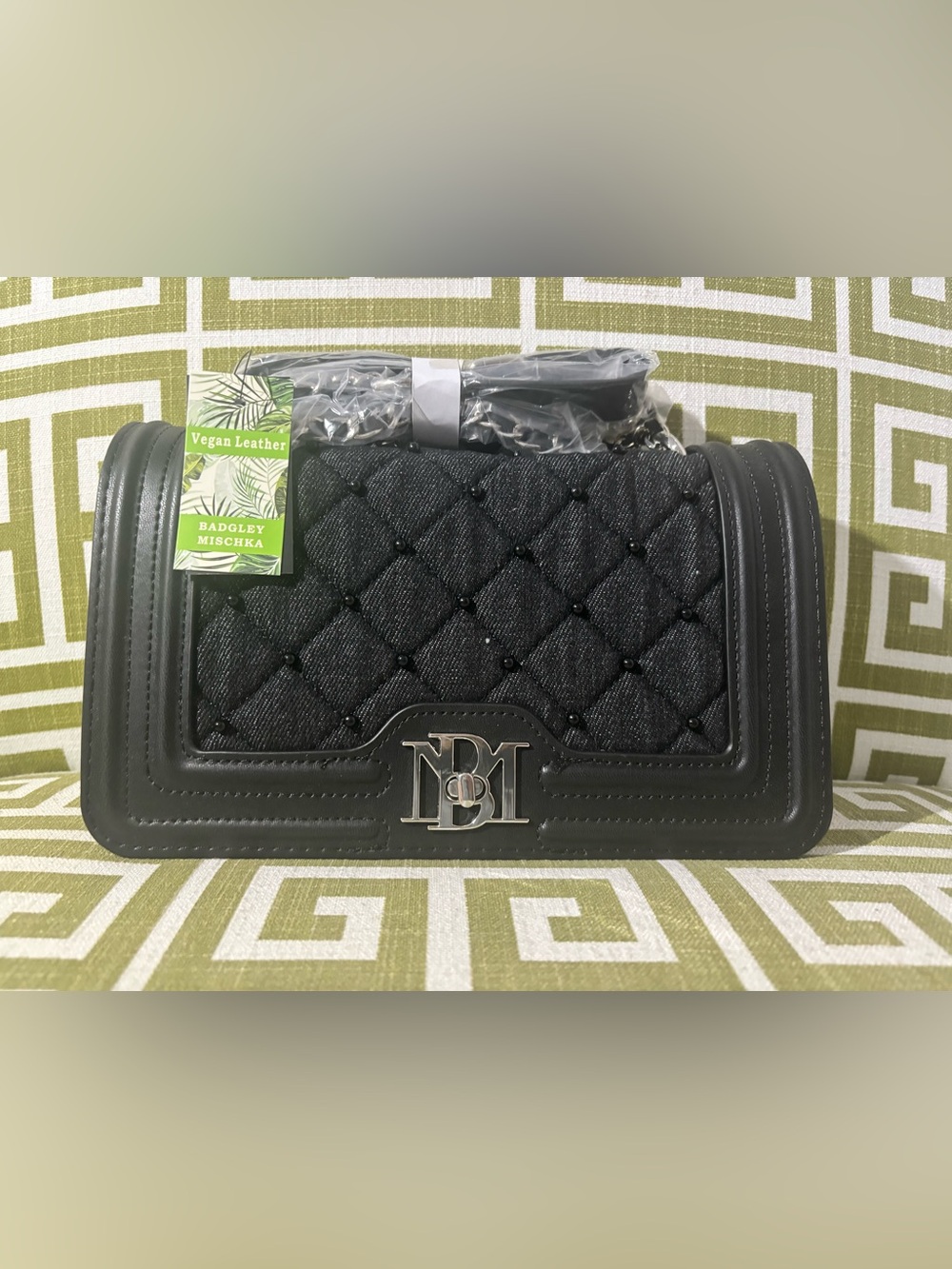NWT BADGLEY MISCHKA BLACK BEADED QUILTED DENIM FLAP TURNLOCK CHAIN CROSSBODY BAG - Picture 2 of 9